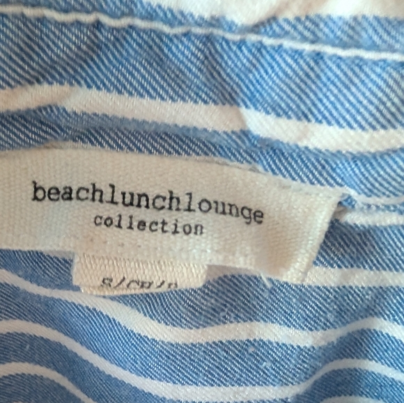 Beachlunchlounge blue and white nautical pinstripe casual tshirt. Size small - Picture 2 of 9